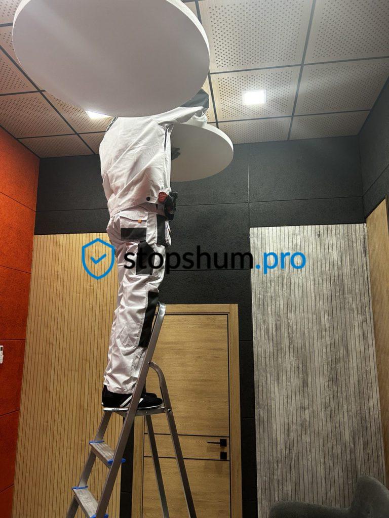 Акустика помещения в офисном центре